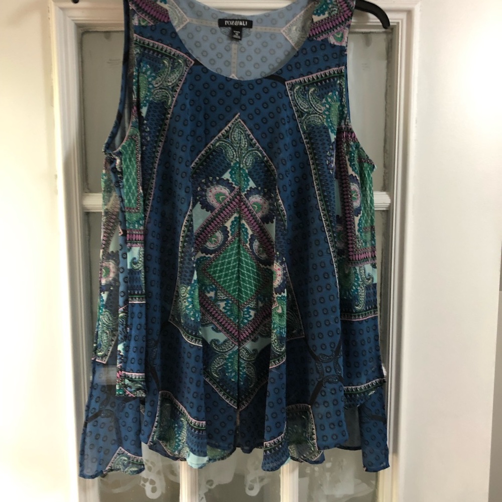Super cute sleeveless top.